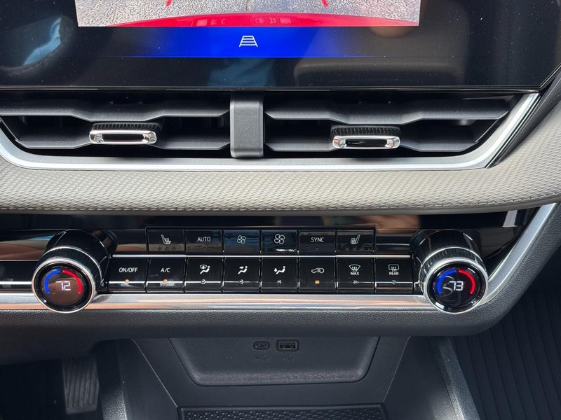 Chevrolet Equinox Vehicle Full-screen Gallery Image 18