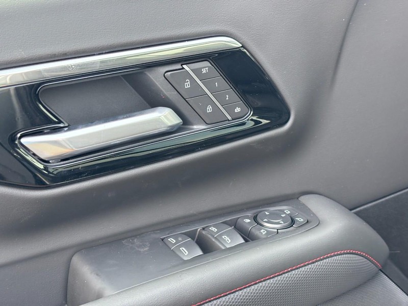Chevrolet Tahoe Vehicle Full-screen Gallery Image 12
