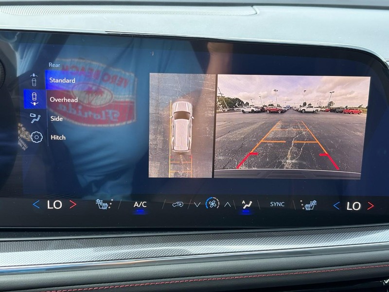 Chevrolet Tahoe Vehicle Full-screen Gallery Image 18