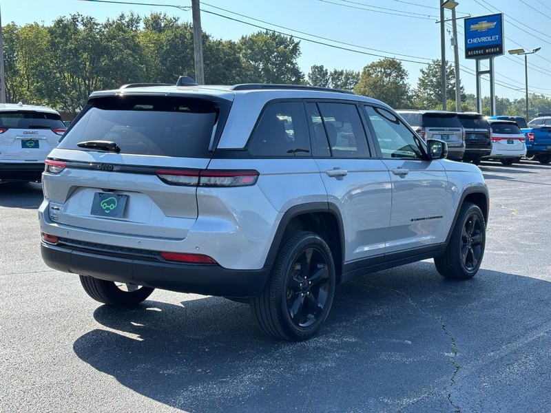 Jeep Grand Cherokee Vehicle Full-screen Gallery Image 05