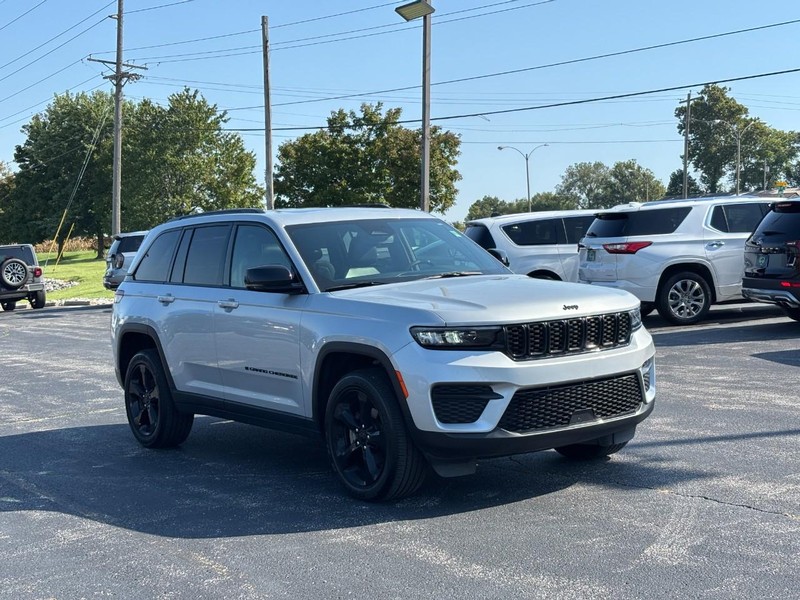 Jeep Grand Cherokee Vehicle Full-screen Gallery Image 07