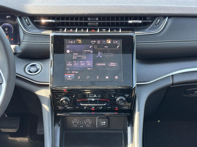 Jeep Grand Cherokee Vehicle Full-screen Gallery Image 13