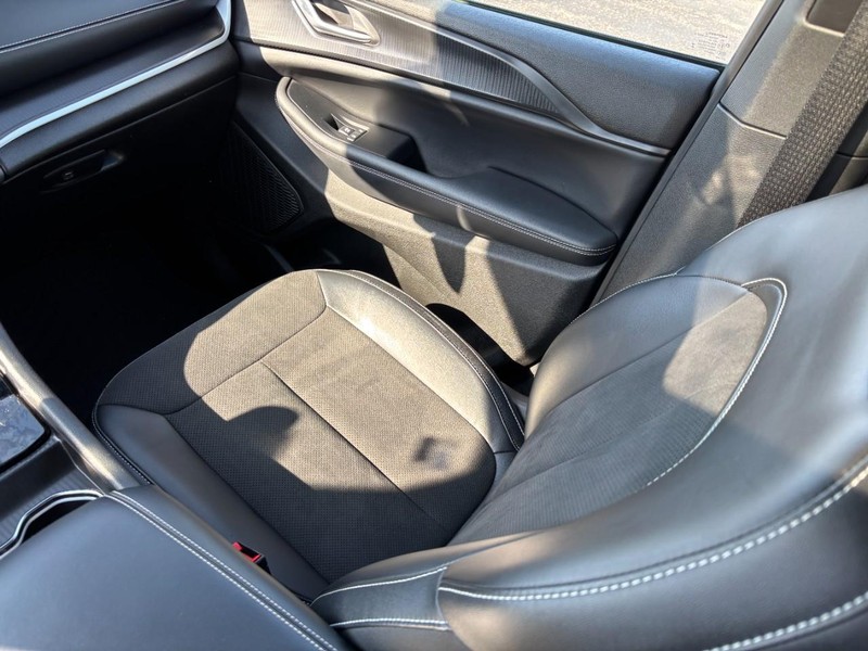 Jeep Grand Cherokee Vehicle Full-screen Gallery Image 14