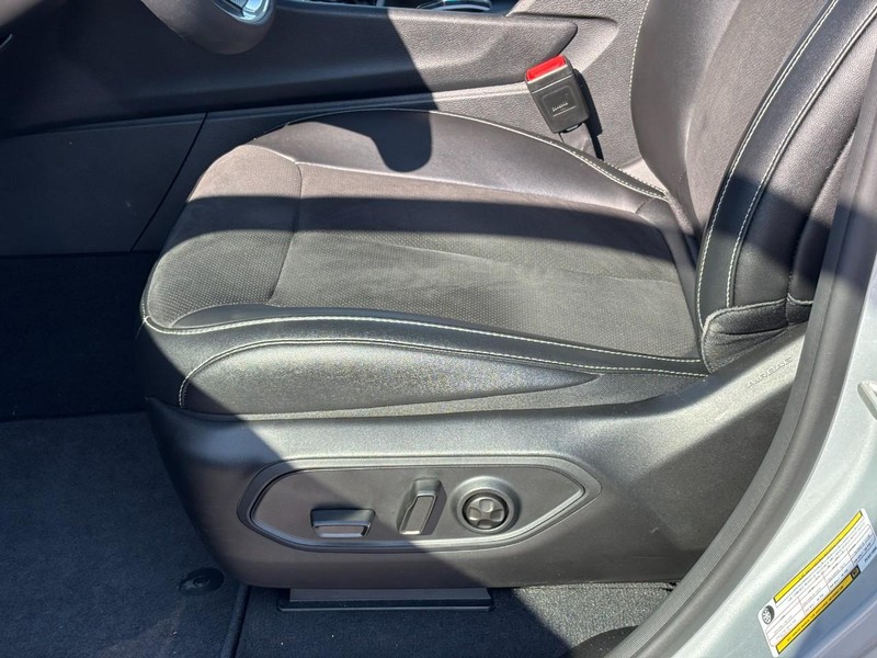 Jeep Grand Cherokee Vehicle Full-screen Gallery Image 15