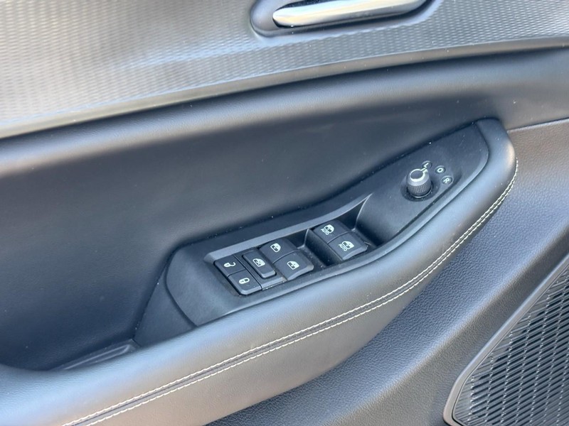 Jeep Grand Cherokee Vehicle Full-screen Gallery Image 16