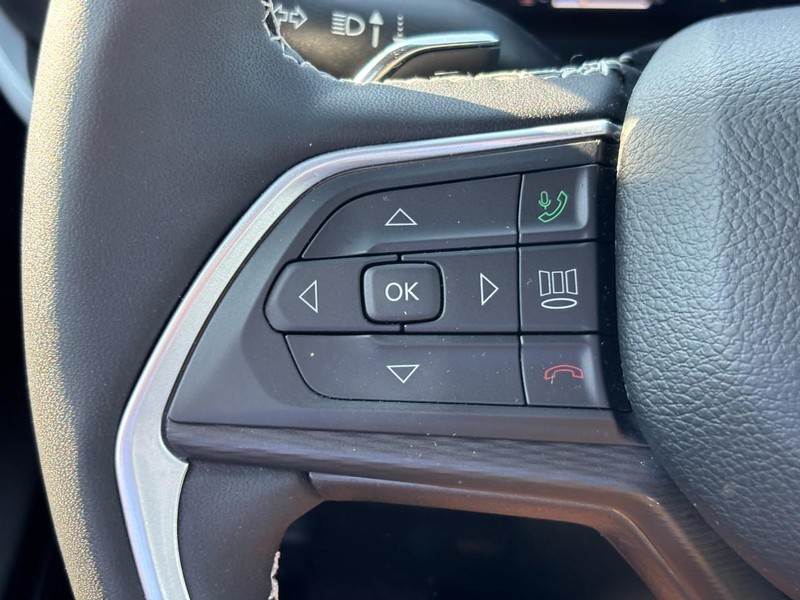Jeep Grand Cherokee Vehicle Full-screen Gallery Image 17