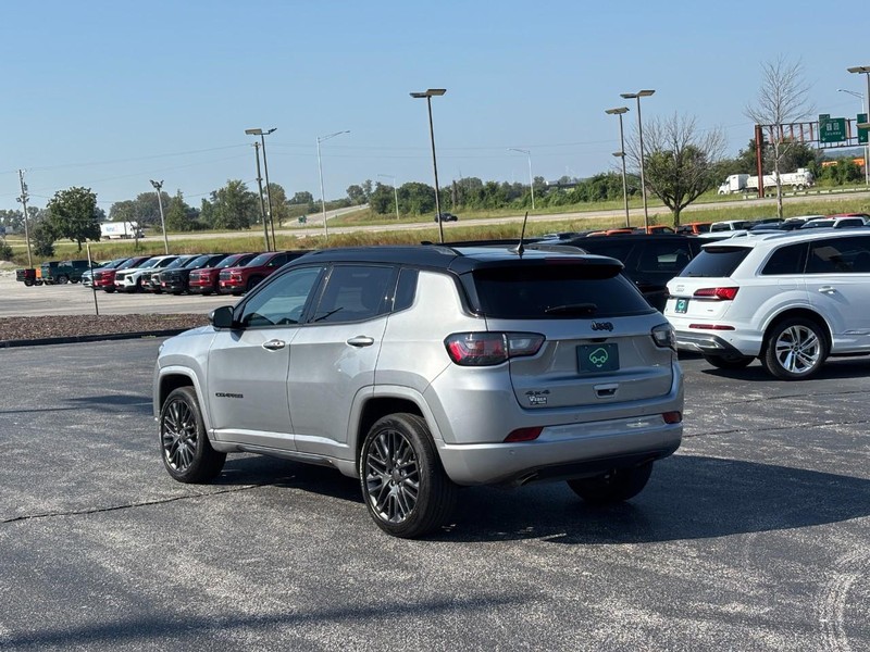 Jeep Compass Vehicle Full-screen Gallery Image 03