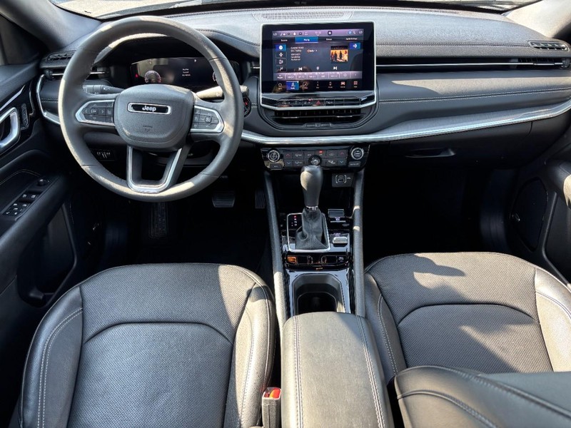 Jeep Compass Vehicle Full-screen Gallery Image 11