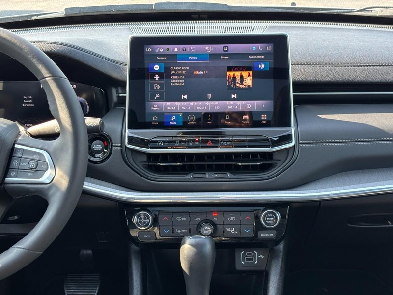 Jeep Compass Vehicle Full-screen Gallery Image 13
