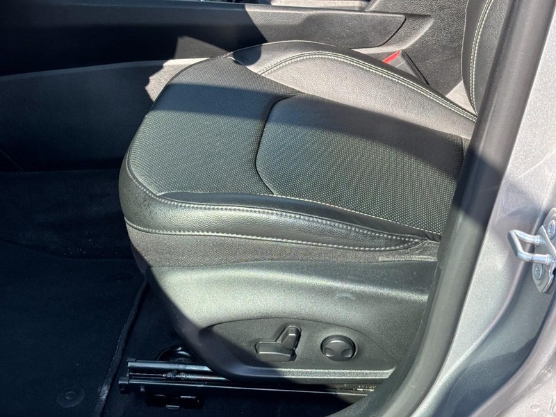 Jeep Compass Vehicle Full-screen Gallery Image 15