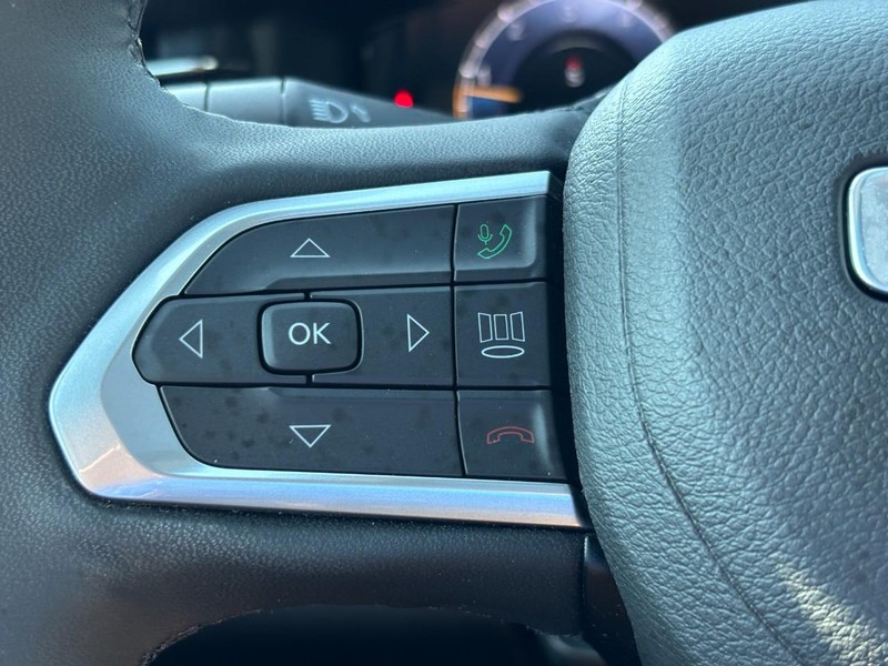 Jeep Compass Vehicle Full-screen Gallery Image 17