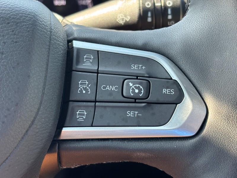 Jeep Compass Vehicle Full-screen Gallery Image 18