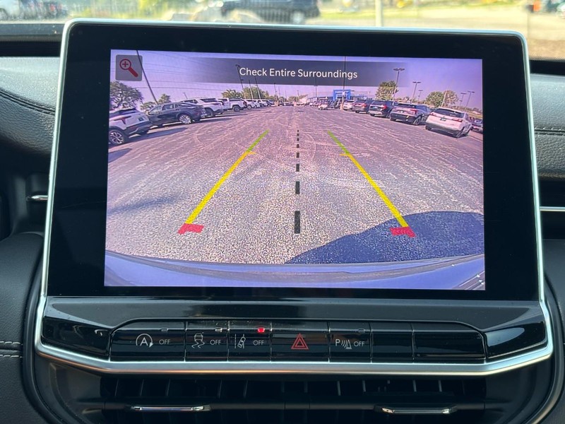 Jeep Compass Vehicle Full-screen Gallery Image 22