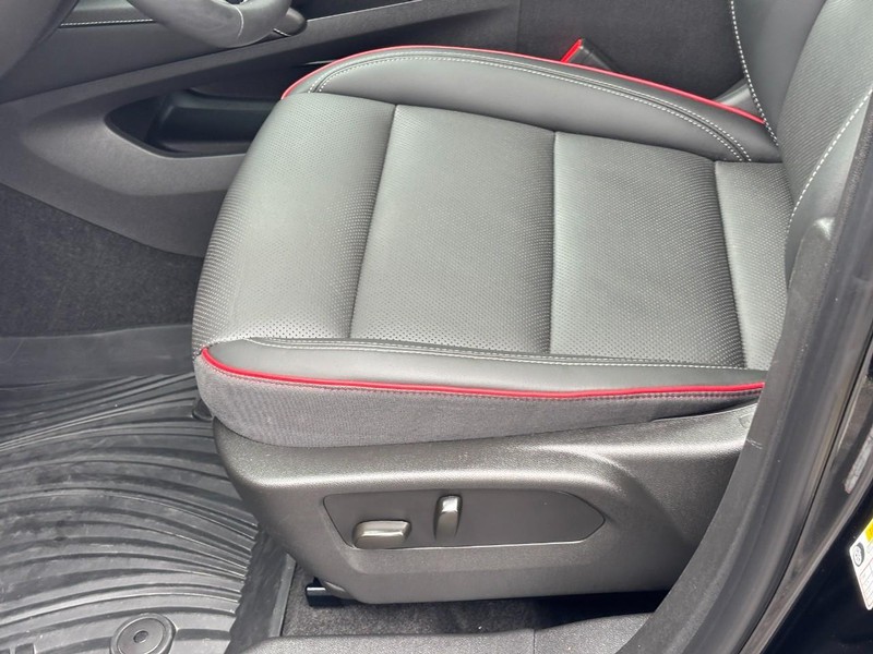 Buick Envision Vehicle Full-screen Gallery Image 15