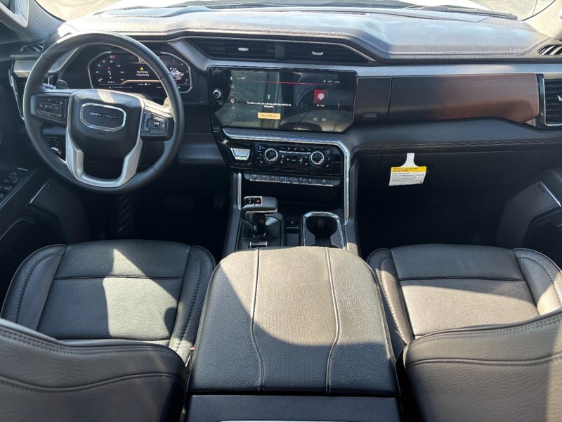 GMC Sierra 1500 Vehicle Full-screen Gallery Image 11