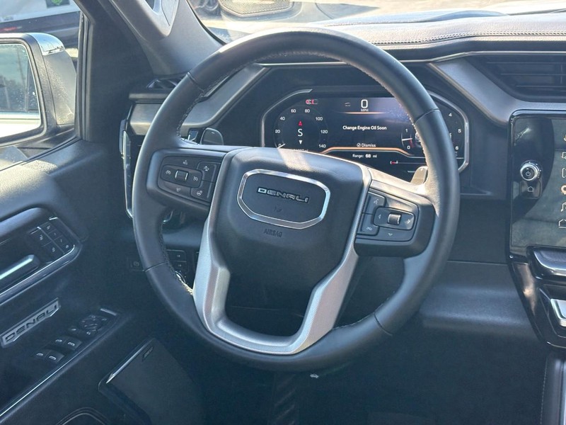 GMC Sierra 1500 Vehicle Full-screen Gallery Image 12