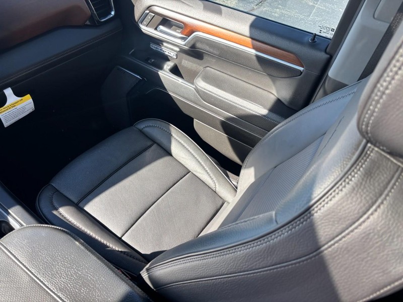 GMC Sierra 1500 Vehicle Full-screen Gallery Image 14