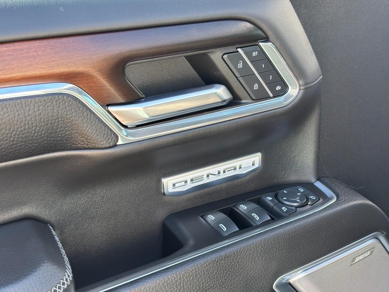 GMC Sierra 1500 Vehicle Full-screen Gallery Image 16