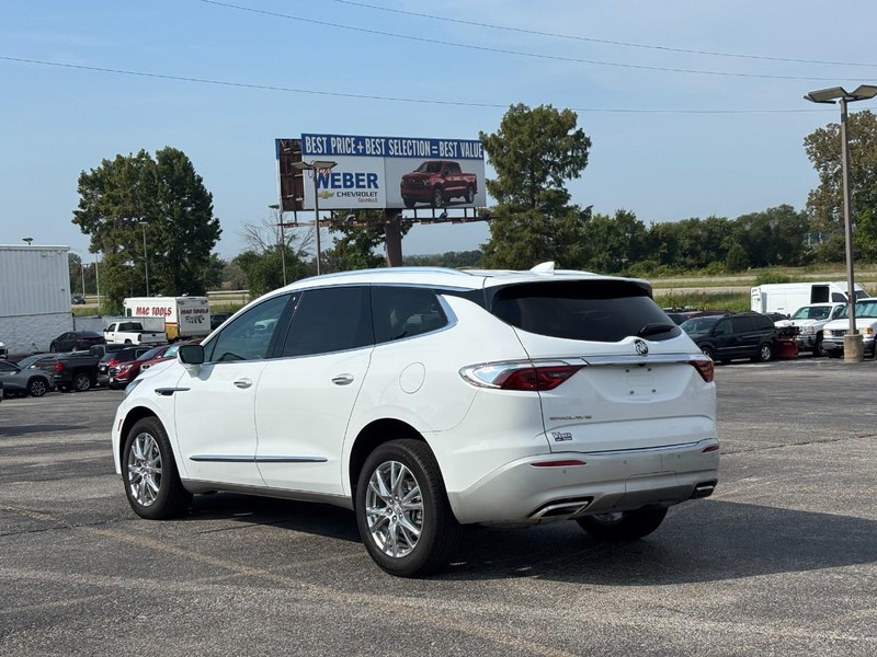 Buick Enclave Vehicle Full-screen Gallery Image 03