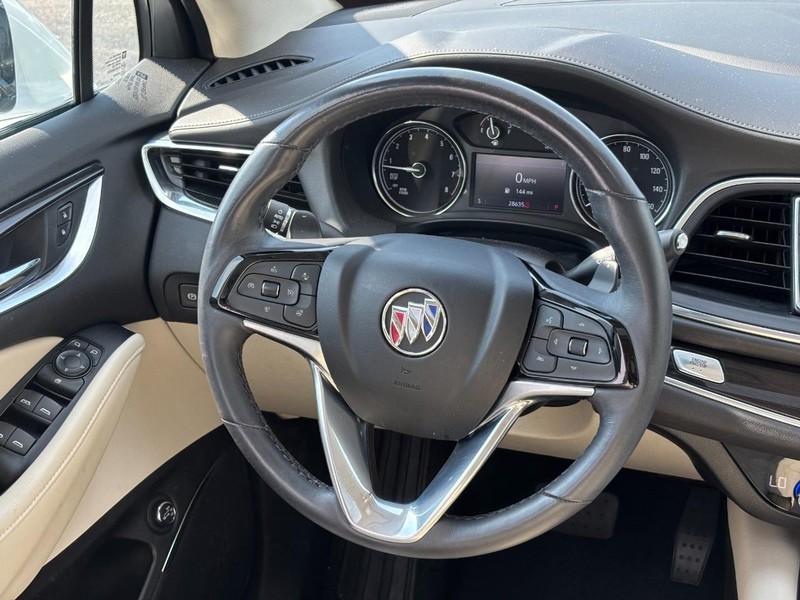 Buick Enclave Vehicle Full-screen Gallery Image 15