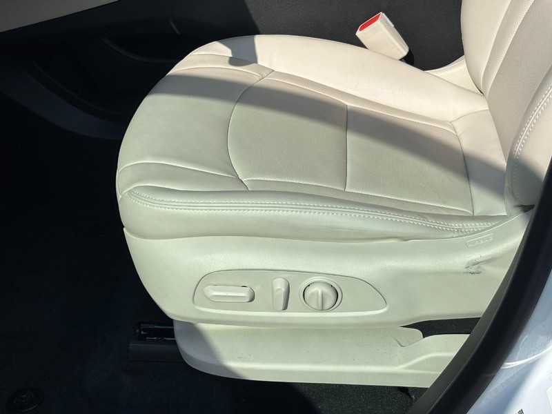 Buick Enclave Vehicle Full-screen Gallery Image 18