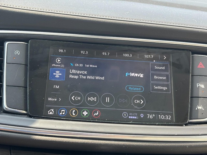 Buick Enclave Vehicle Full-screen Gallery Image 23