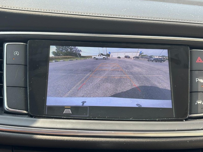 Buick Enclave Vehicle Full-screen Gallery Image 24