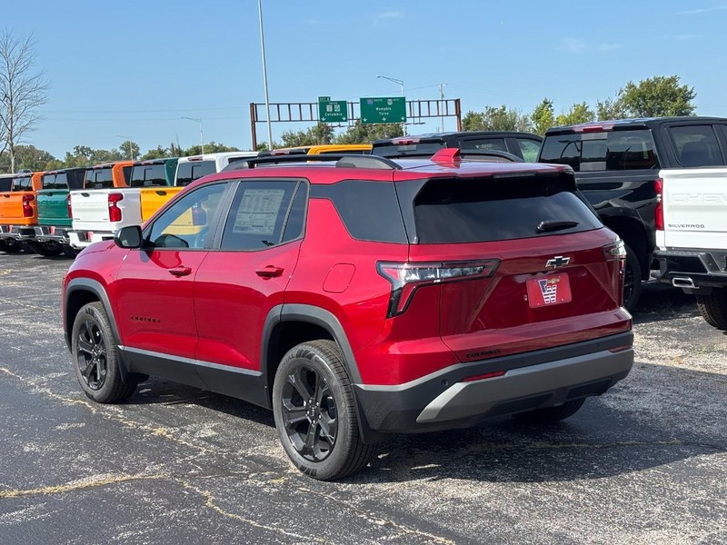 Chevrolet Equinox Vehicle Full-screen Gallery Image 3