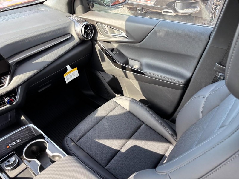 Chevrolet Equinox Vehicle Full-screen Gallery Image 9