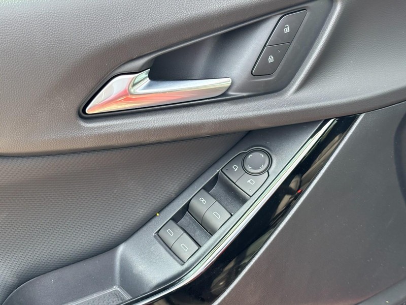Chevrolet Equinox Vehicle Full-screen Gallery Image 11