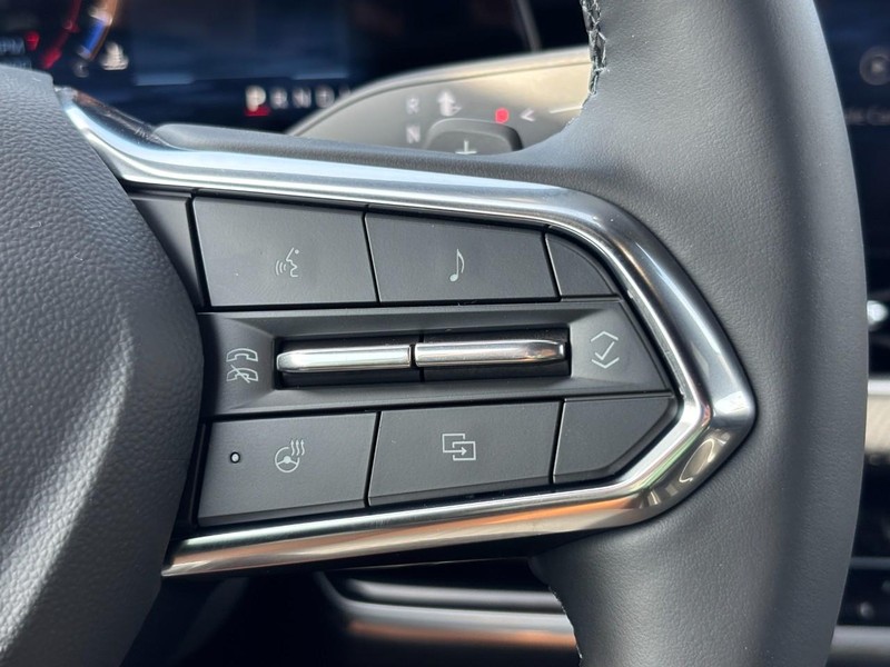 Chevrolet Equinox Vehicle Full-screen Gallery Image 13