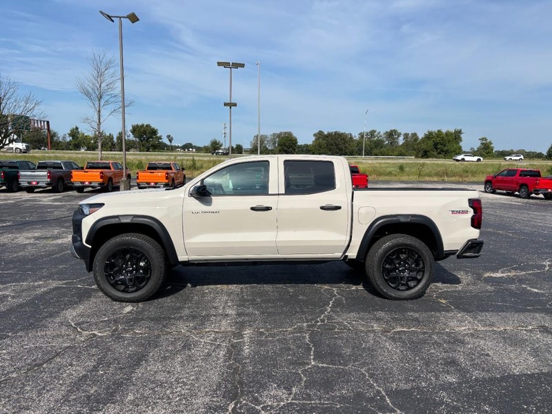 Chevrolet Colorado Vehicle Full-screen Gallery Image 2