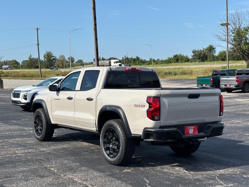 Chevrolet Colorado Vehicle Full-screen Gallery Image 3