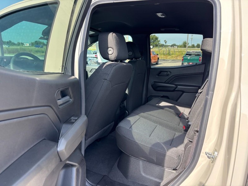 Chevrolet Colorado Vehicle Full-screen Gallery Image 5