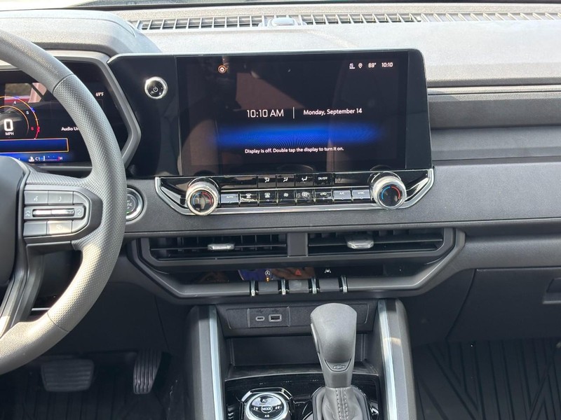 Chevrolet Colorado Vehicle Full-screen Gallery Image 8
