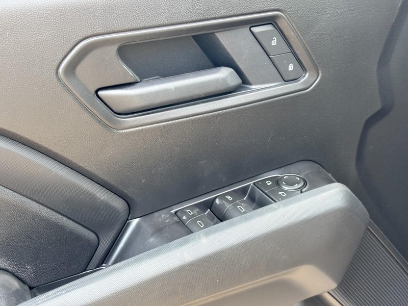 Chevrolet Colorado Vehicle Full-screen Gallery Image 11