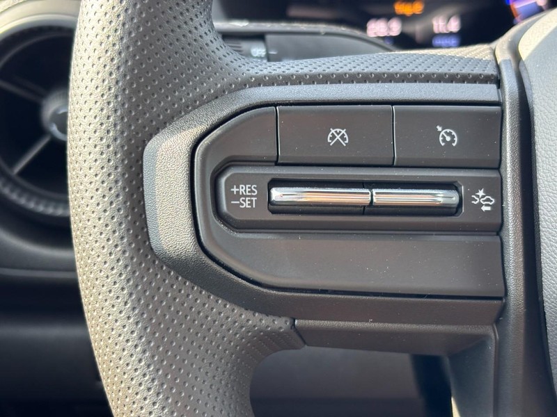 Chevrolet Colorado Vehicle Full-screen Gallery Image 12
