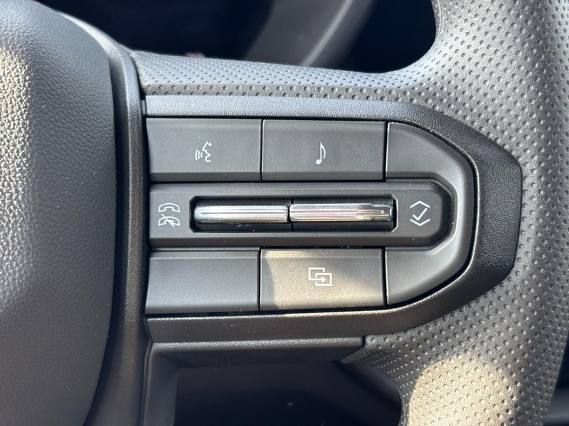 Chevrolet Colorado Vehicle Full-screen Gallery Image 13