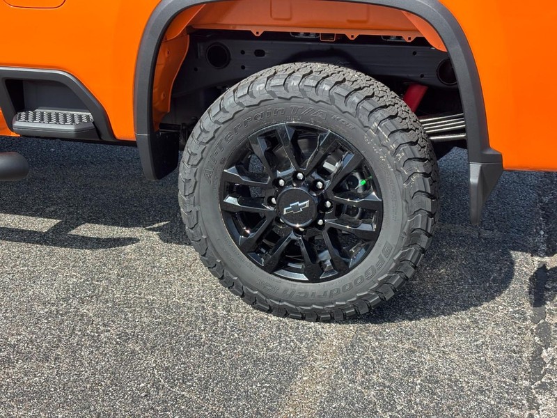 Chevrolet Silverado 2500HD Vehicle Full-screen Gallery Image 4