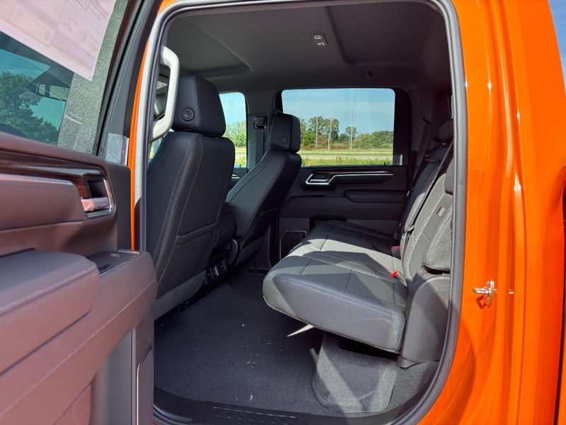 Chevrolet Silverado 2500HD Vehicle Full-screen Gallery Image 5