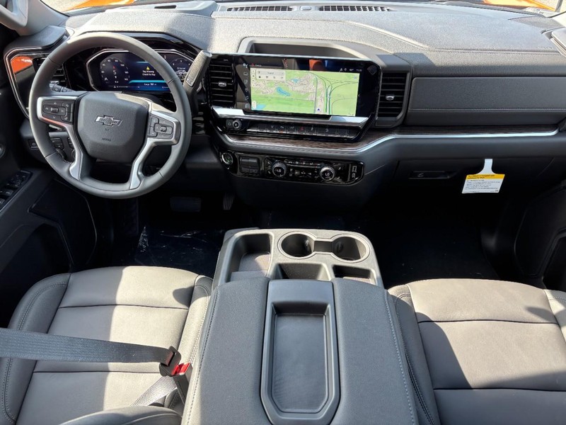 Chevrolet Silverado 2500HD Vehicle Full-screen Gallery Image 6