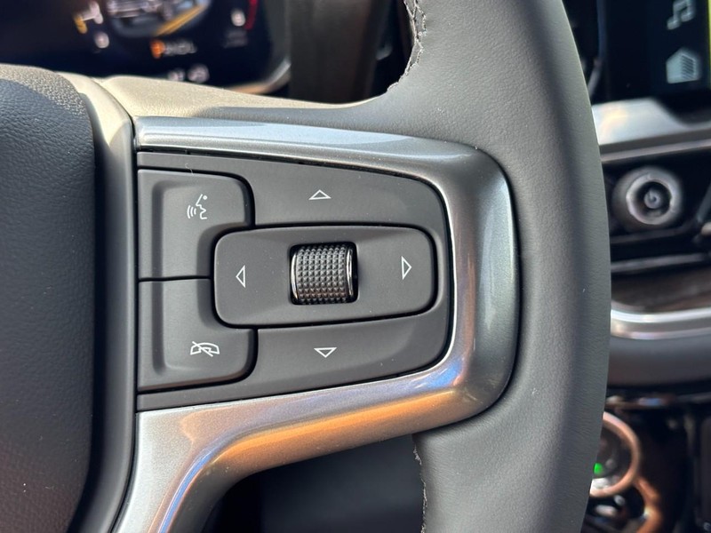 Chevrolet Silverado 2500HD Vehicle Full-screen Gallery Image 13