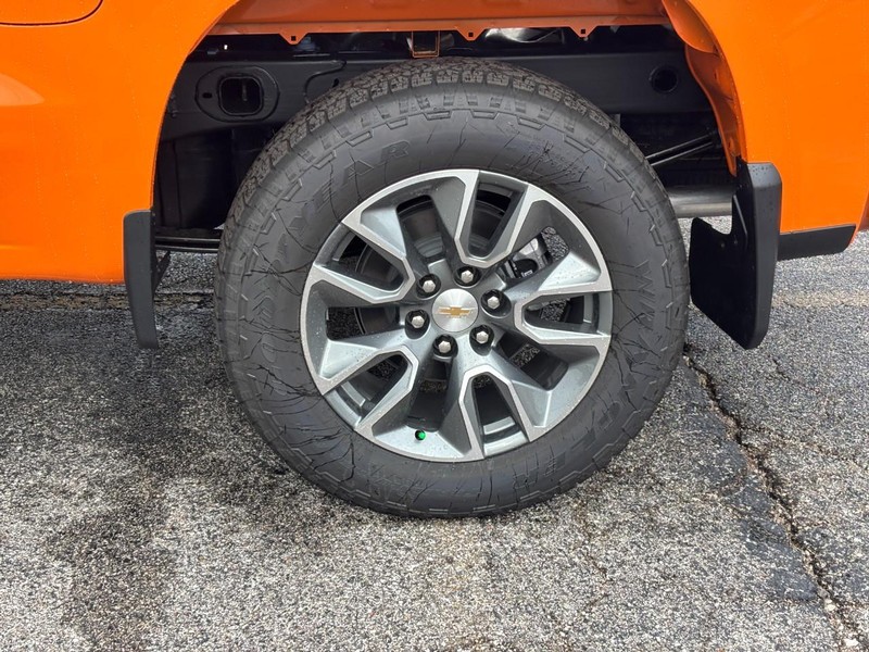 Chevrolet Silverado 1500 Vehicle Full-screen Gallery Image 4
