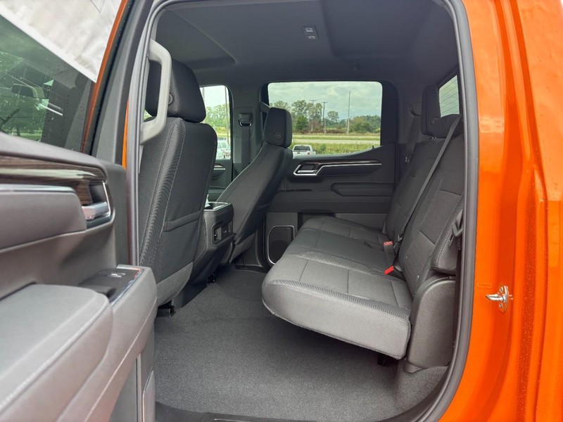 Chevrolet Silverado 1500 Vehicle Full-screen Gallery Image 5