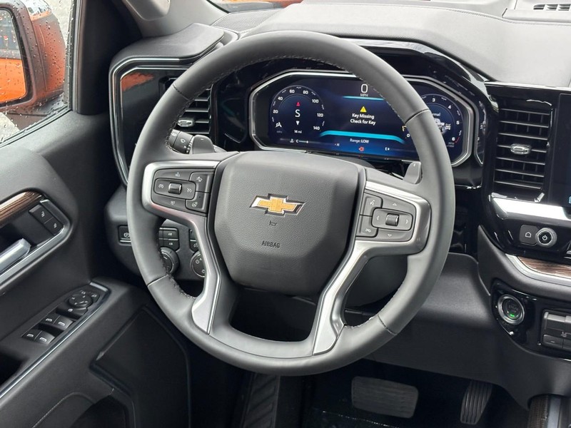 Chevrolet Silverado 1500 Vehicle Full-screen Gallery Image 7
