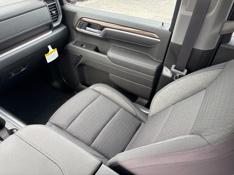 Chevrolet Silverado 1500 Vehicle Full-screen Gallery Image 9