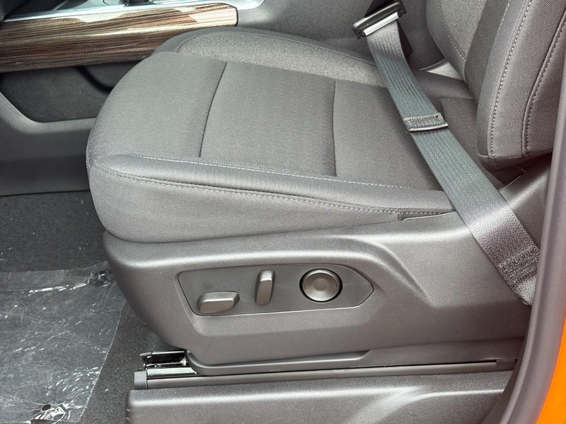 Chevrolet Silverado 1500 Vehicle Full-screen Gallery Image 10