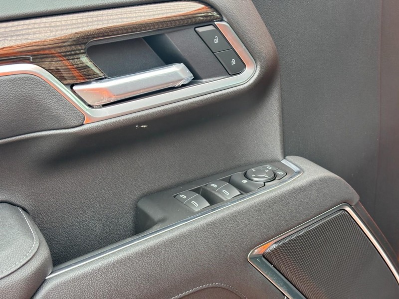 Chevrolet Silverado 1500 Vehicle Full-screen Gallery Image 11
