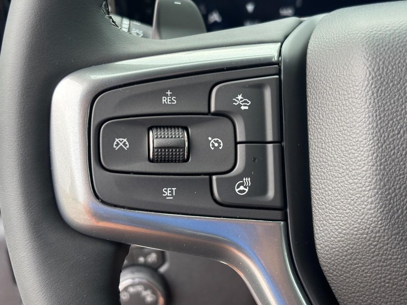 Chevrolet Silverado 1500 Vehicle Full-screen Gallery Image 12
