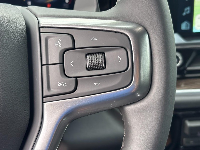 Chevrolet Silverado 1500 Vehicle Full-screen Gallery Image 13